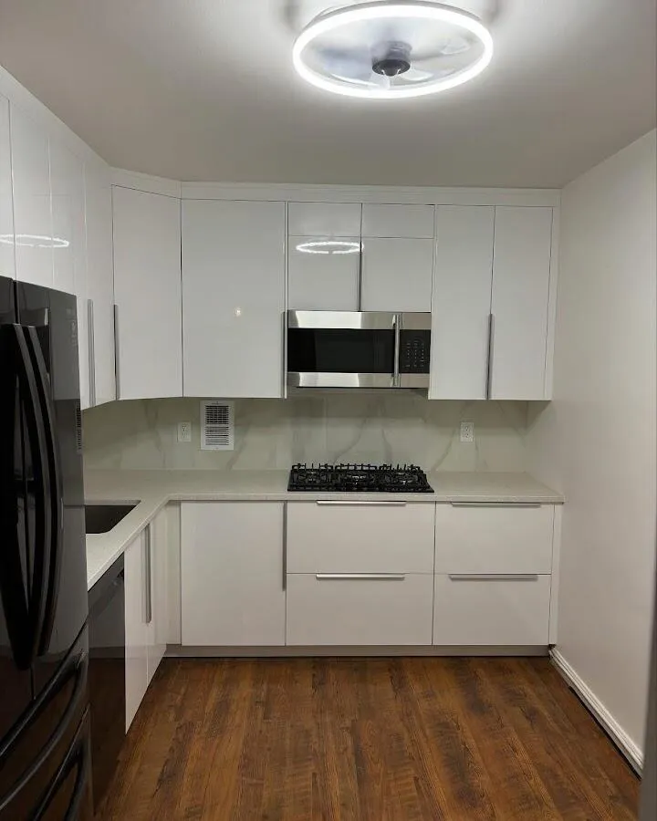 Renovated kitchen with quartz countertops in Liberty